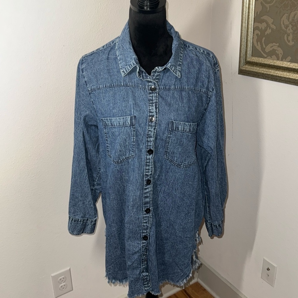 Thrill Jeans Sz 1X distressed denim buttoned down hi low fringe western shirt‎